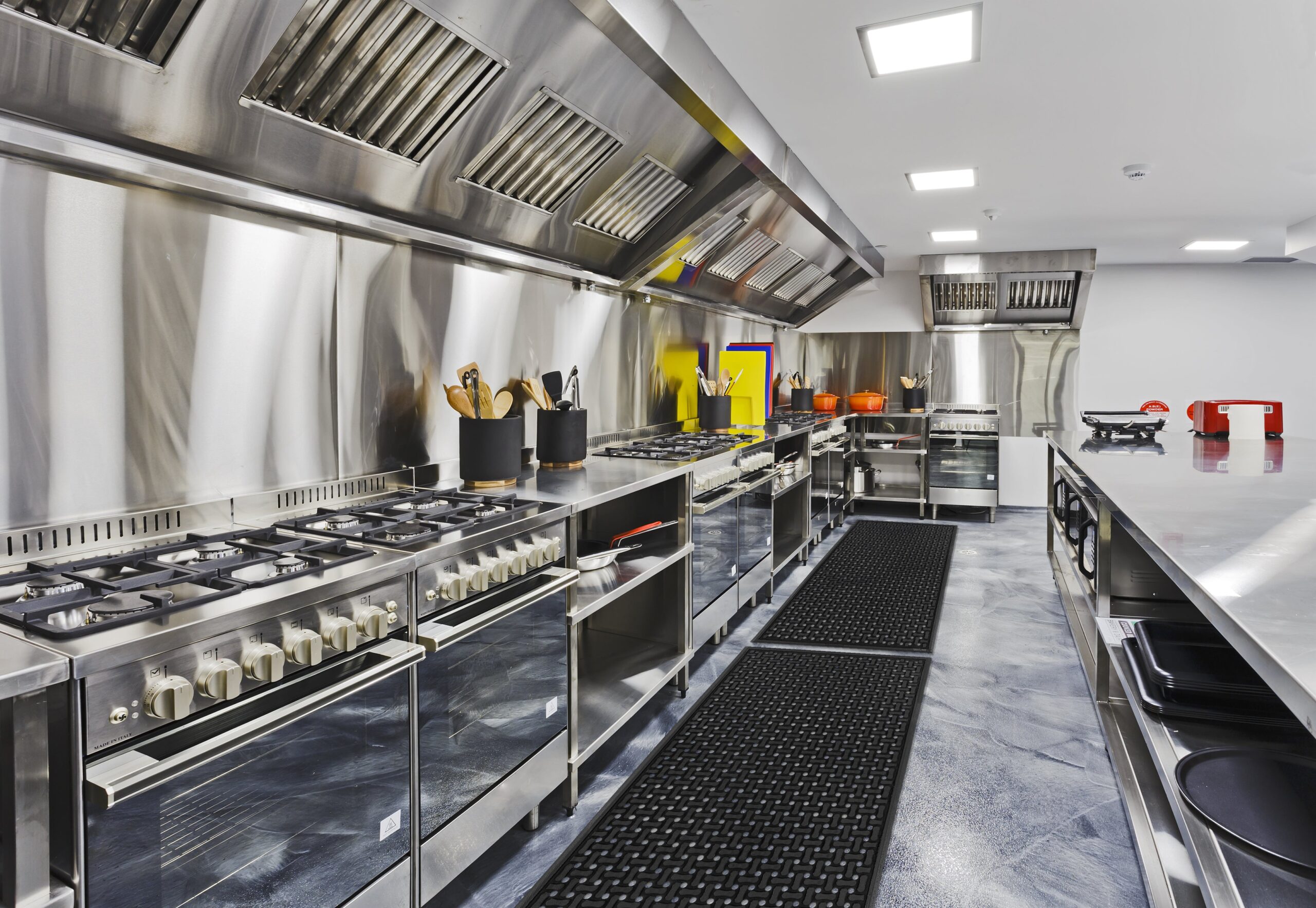 ComfortFlow-InPlace-CommercialKitchen-HR_77dbee17-ac0b-4b94-86b5-99589aa29b0f